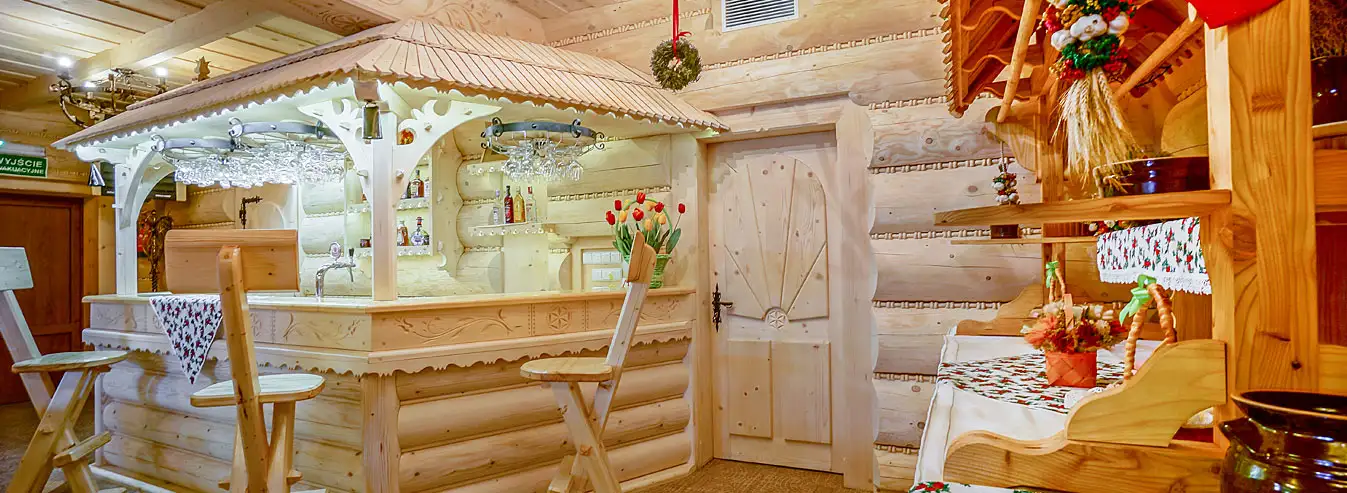 Hotel Białka Tatrzańska Tatry: dağlarda tatil, Polonya - ahşap bar manzarası