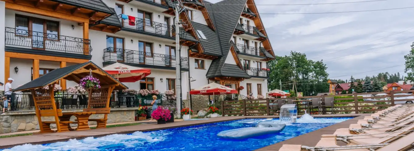 Hotel Białka Tatrzańska Tatry, dağlarda tatil, Polonya - yüzme havuzlu otel manzarası