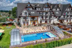 Liptakówka Hotel – havuzun üstten görünümü