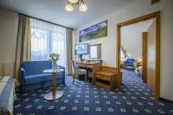 Yataklı ve kanepeli oda